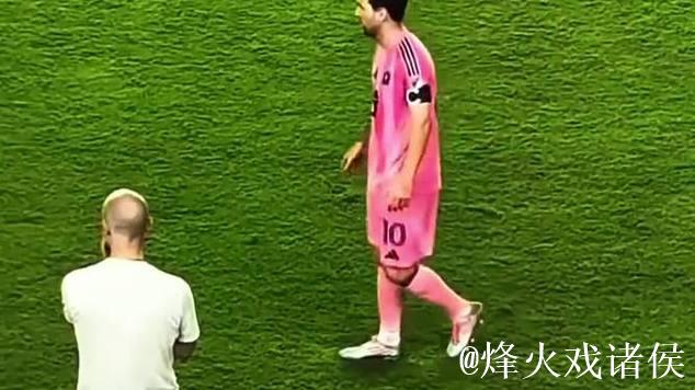 梅西散步不可怕,可怕的是他突然跑了起来! 梅西散步不可怕,可怕的是他突然跑了起来!